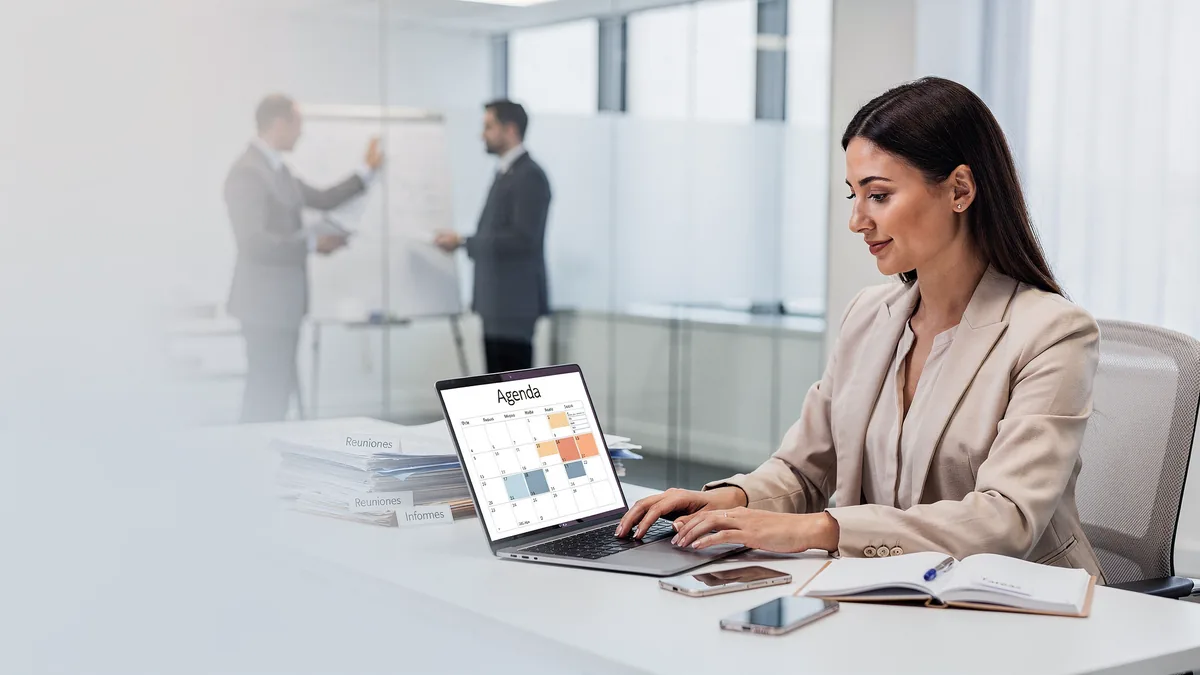 Guía de Asistente Administrativo 2026: Funciones, Habilidades y Salarios por País